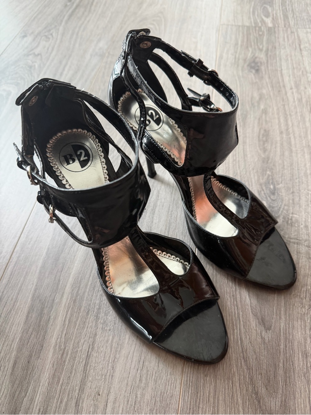 B2 by Browns -Black Patent Strappy High Heel Sandals Sz 10